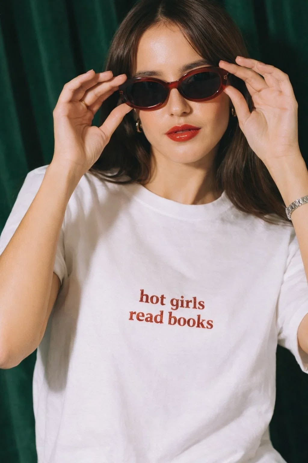 HOT GIRLS READ BOOKS